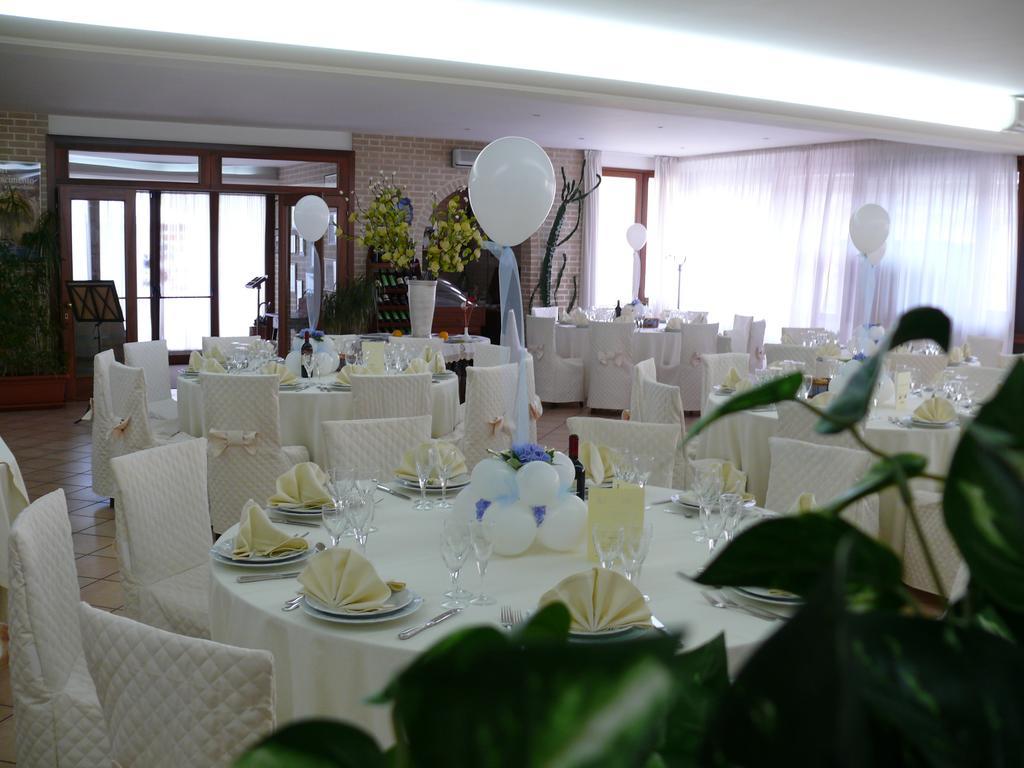 Hotel Due Torri San Severino Marche Exterior foto
